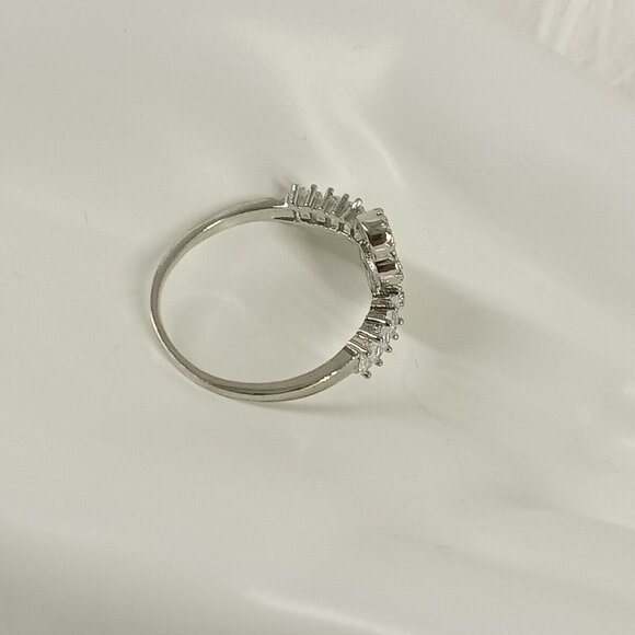 Fashion Jewelry Women's Ring Size 10 Heart Shape Crystal Stainless Steel - Picture 8 of 8